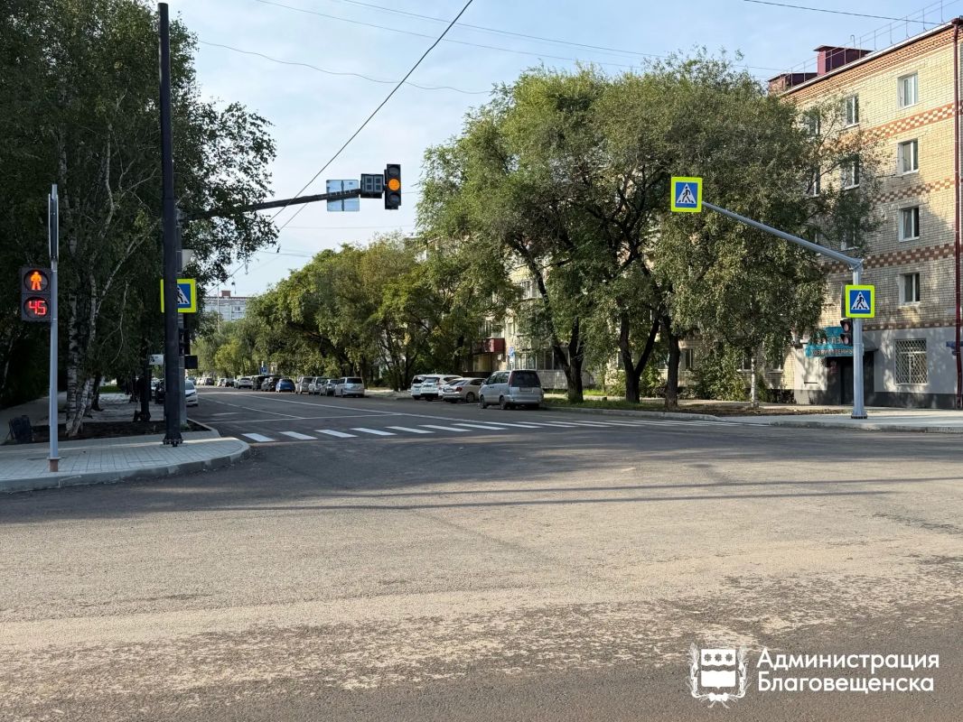 На одном из участков Октябрьской в Благовещенске начали укладывать асфальт