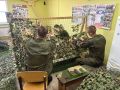 Курсанты из Благовещенска плетут маскировочные сети для бойцов