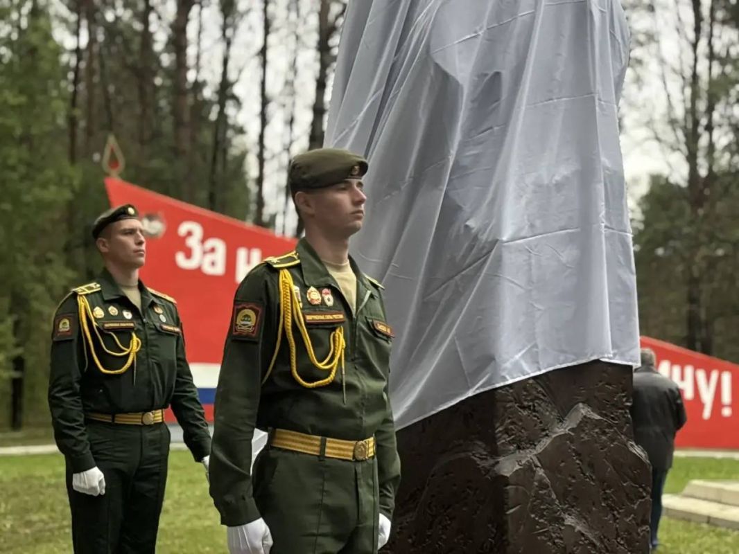 Олег Имамеев: В День танкиста в Моховой Пади мы открыли памятник Герою России, генералу армии Виктору Дубынину Олег Имамеев: В День танкиста в Моховой Пади мы открыли памятник Герою России, генералу армии Виктору Дубынину