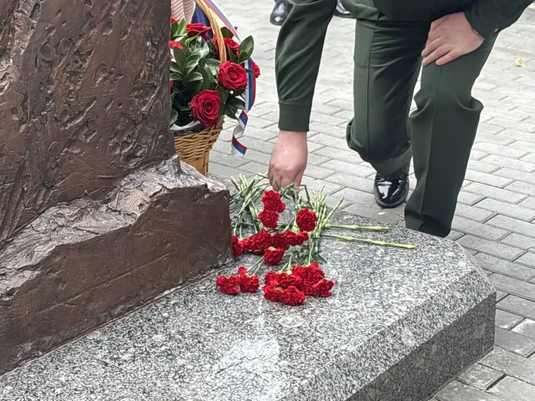Олег Имамеев: В День танкиста в Моховой Пади мы открыли памятник Герою России, генералу армии Виктору Дубынину Олег Имамеев: В День танкиста в Моховой Пади мы открыли памятник Герою России, генералу армии Виктору Дубынину