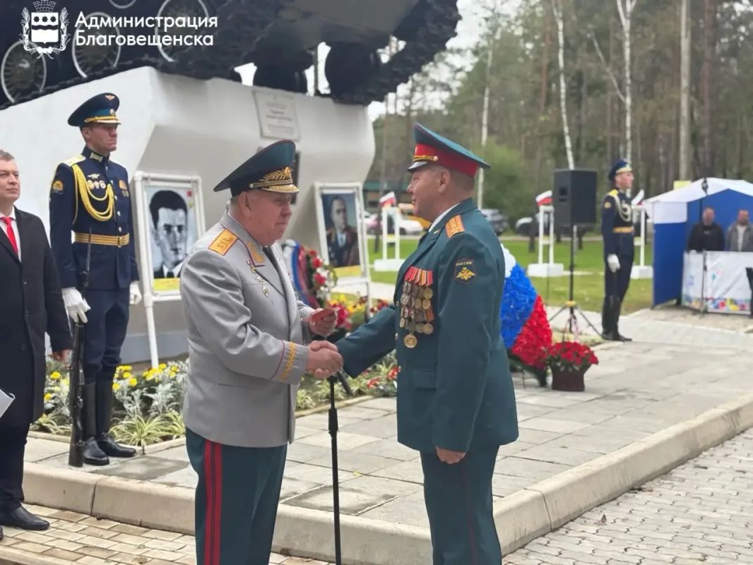 В Приамурье открыли памятник Герою России, генералу армии Виктору Дубынину В Приамурье открыли памятник Герою России, генералу армии Виктору Дубынину