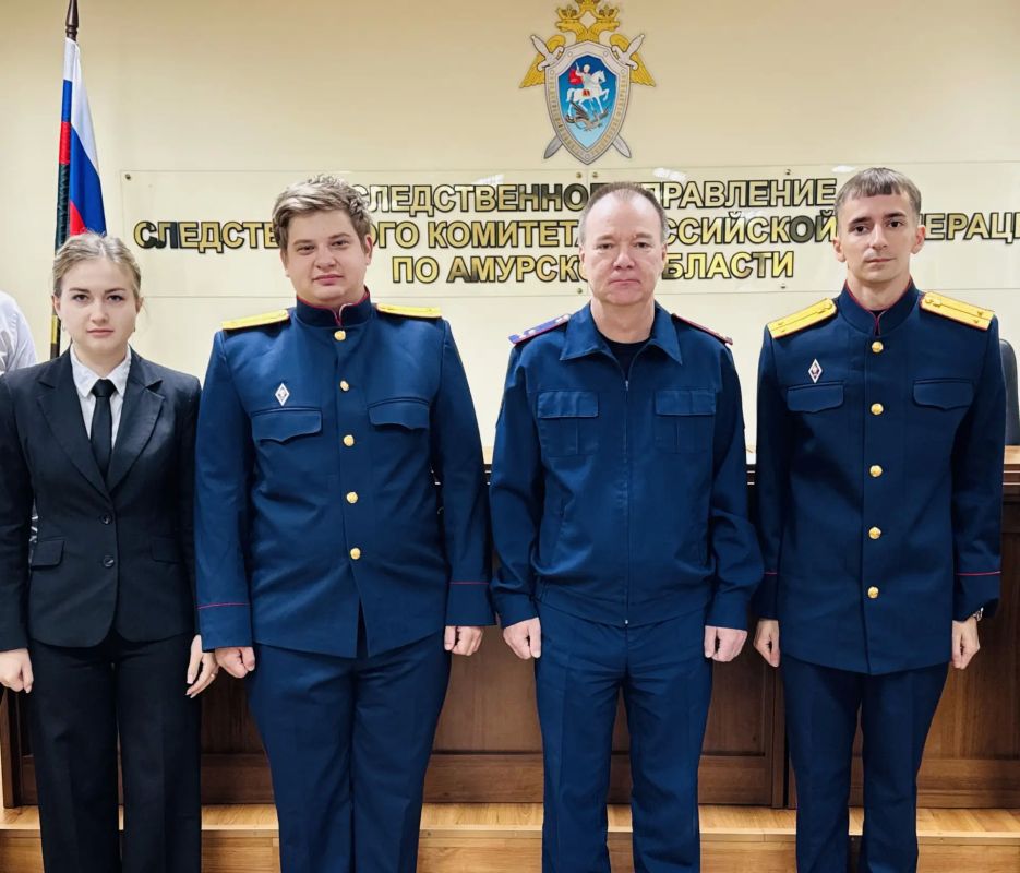 Пять молодых следователей приняли Присягу сотрудника Следственного комитета Российской Федерации Пять молодых следователей приняли Присягу сотрудника Следственного комитета Российской Федерации