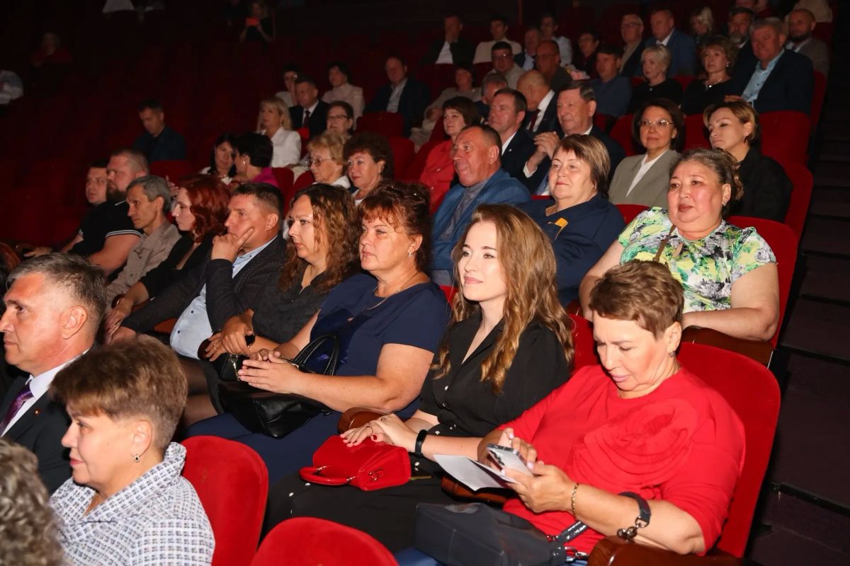 Василий Орлов: 85 лет качества и традиций! Поздравил Благовещенский молочный комбинат с юбилеем Василий Орлов: 85 лет качества и традиций! Поздравил Благовещенский молочный комбинат с юбилеем