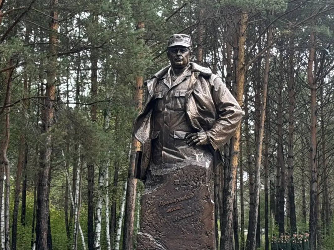 Олег Имамеев: В День танкиста в Моховой Пади мы открыли памятник Герою России, генералу армии Виктору Дубынину Олег Имамеев: В День танкиста в Моховой Пади мы открыли памятник Герою России, генералу армии Виктору Дубынину