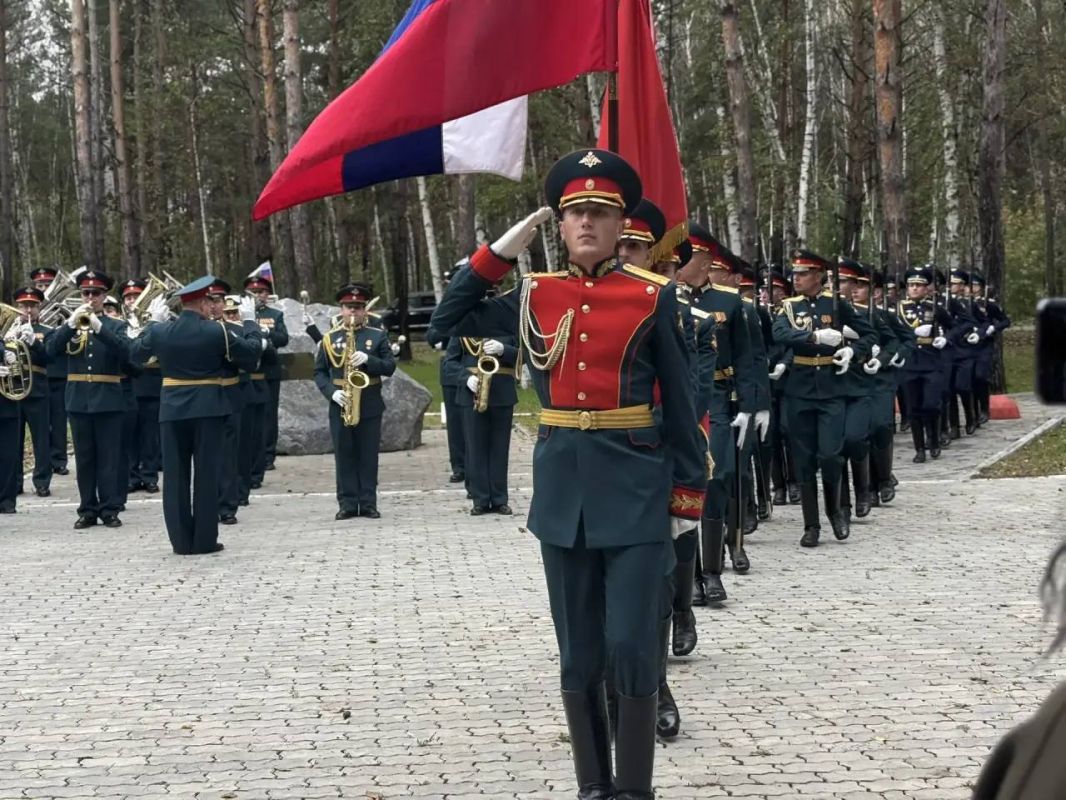 Олег Имамеев: В День танкиста в Моховой Пади мы открыли памятник Герою России, генералу армии Виктору Дубынину Олег Имамеев: В День танкиста в Моховой Пади мы открыли памятник Герою России, генералу армии Виктору Дубынину