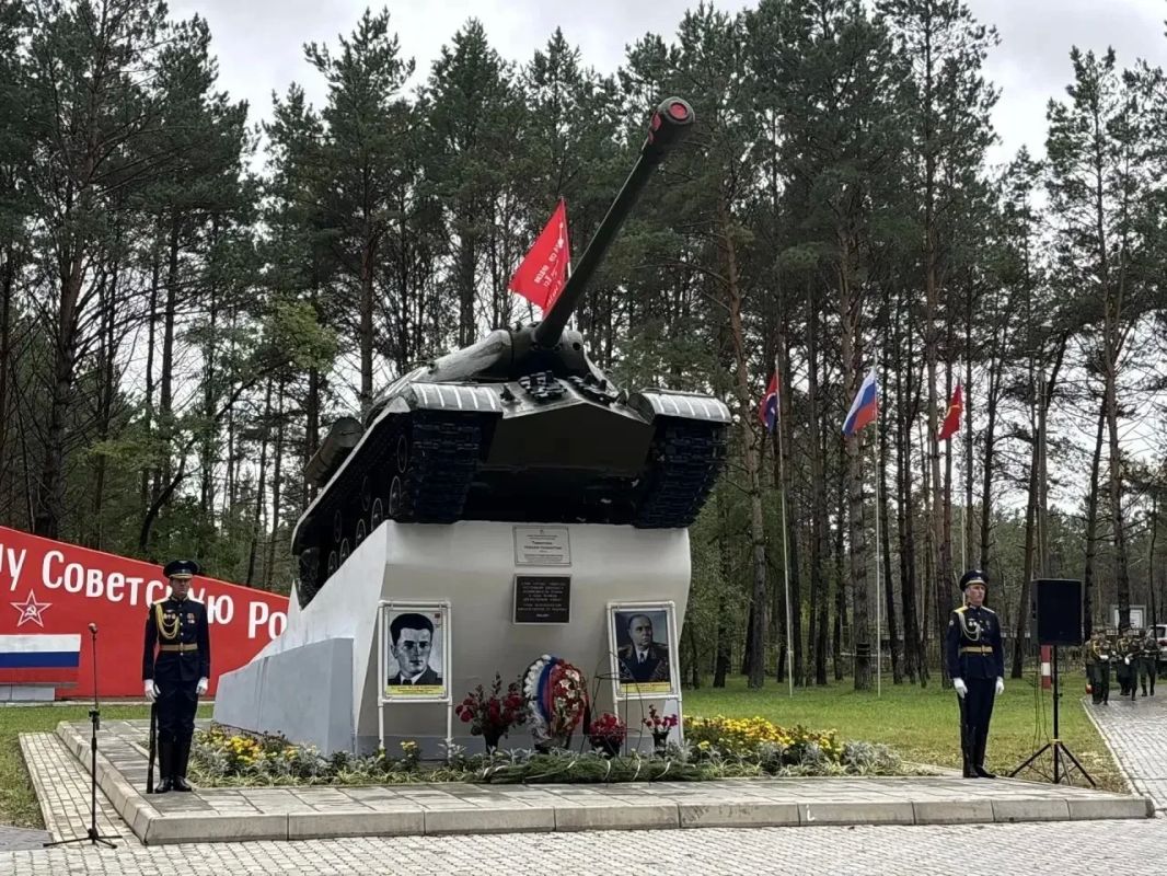 В Моховой Пади открыли памятник Герою России Виктору Дубынину В Моховой Пади открыли памятник Герою России Виктору Дубынину