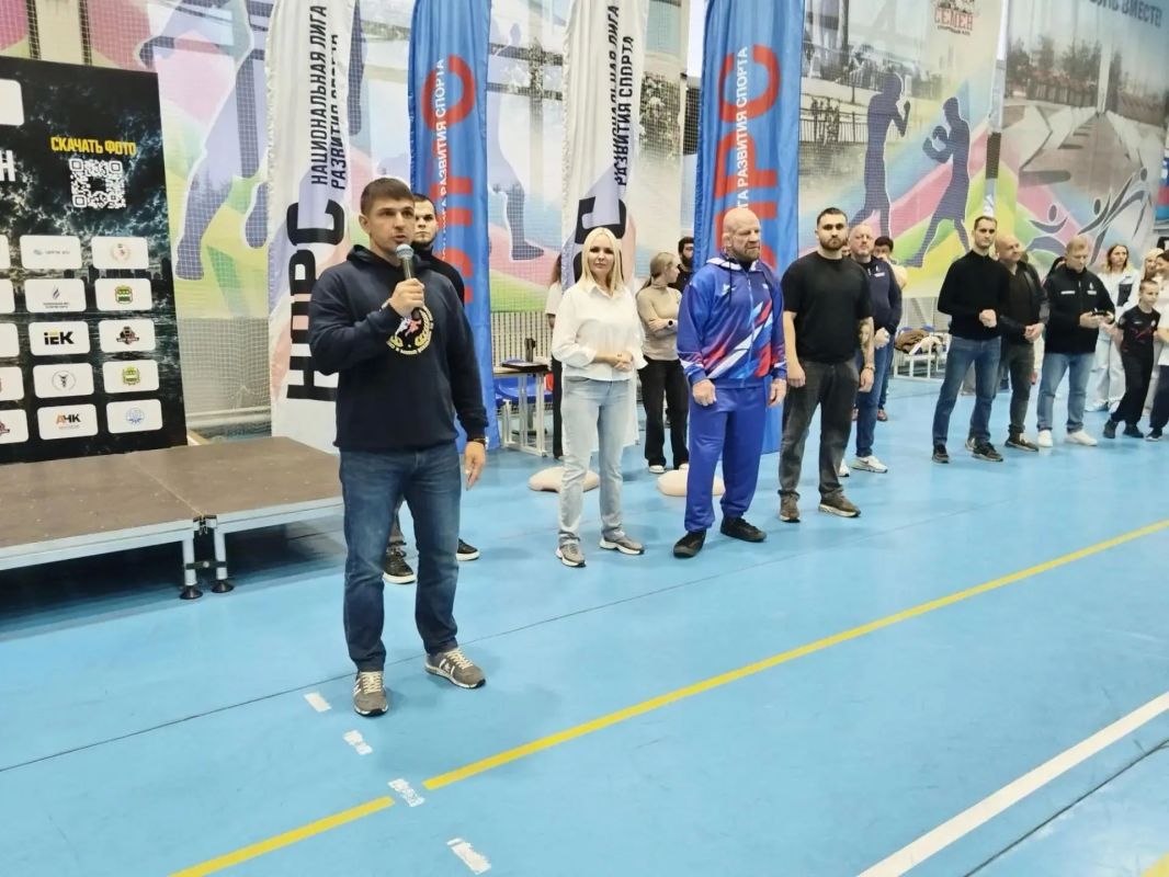 Боец ММА преподал урок юным амурчанам Боец ММА преподал урок юным амурчанам