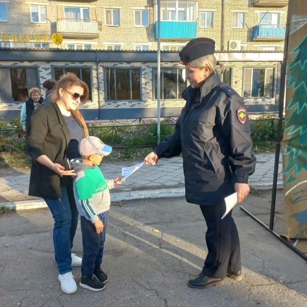 В пгт. Магдагачи полицейские и общественники провели акцию «Предупрежден – значит вооружен!» В пгт. Магдагачи полицейские и общественники провели акцию «Предупрежден – значит вооружен!»