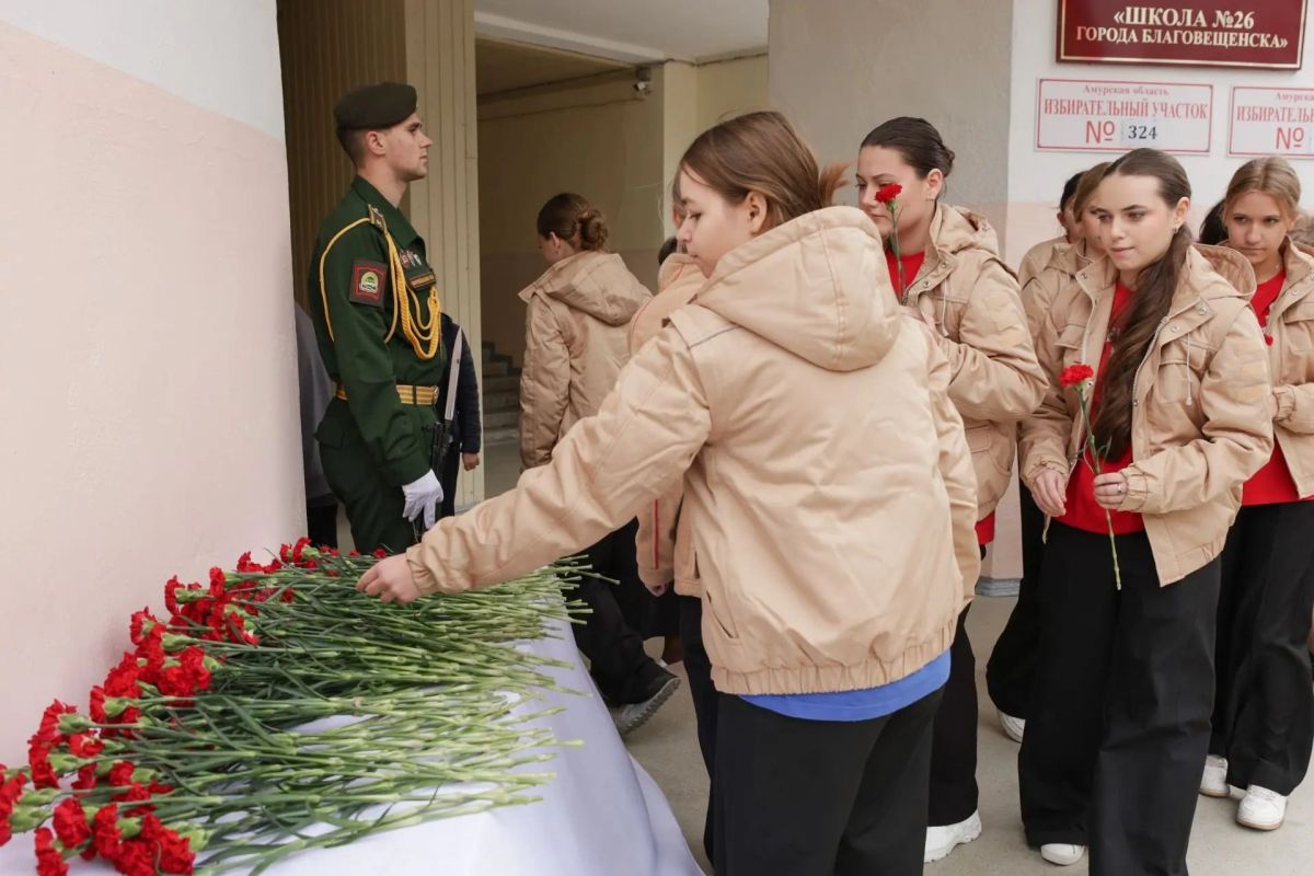 В Благовещенске открыли мемориальную доску Герою России Дмитрию Шереметьеву В Благовещенске открыли мемориальную доску Герою России Дмитрию Шереметьеву