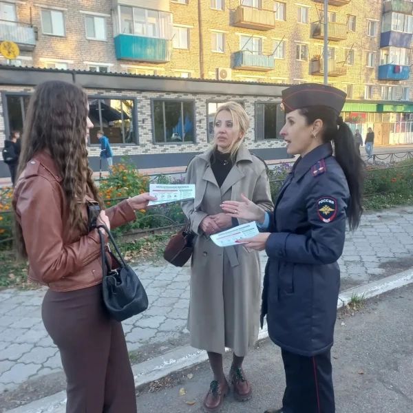 В пгт. Магдагачи полицейские и общественники провели акцию «Предупрежден – значит вооружен!» В пгт. Магдагачи полицейские и общественники провели акцию «Предупрежден – значит вооружен!»