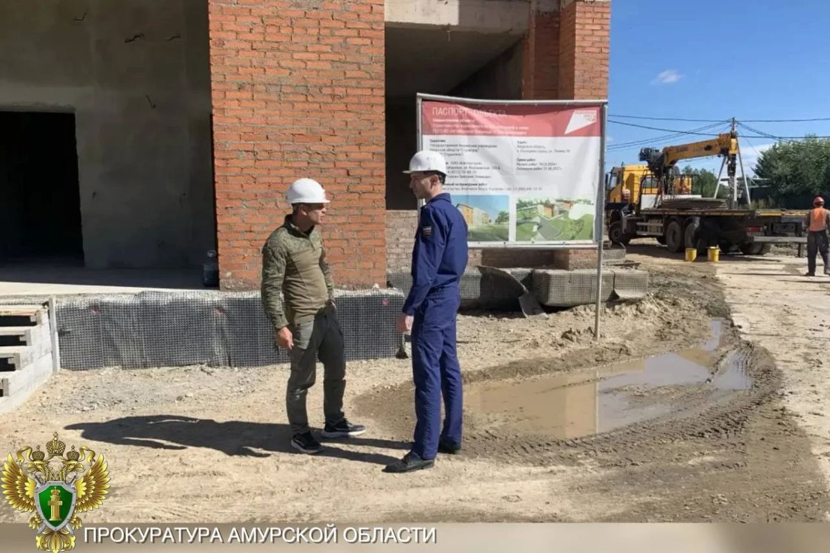 В Октябрьском муниципальном округе прокуратура контролирует ход строительства поликлиники, возводимой в рамках национального проекта