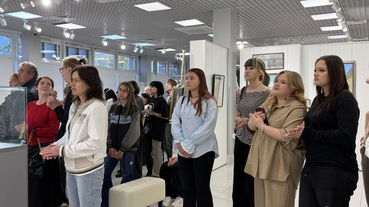 «Язык красоты и гармонии»: в Выставочном зале учились выводить иероглифы «Язык красоты и гармонии»: в Выставочном зале учились выводить иероглифы