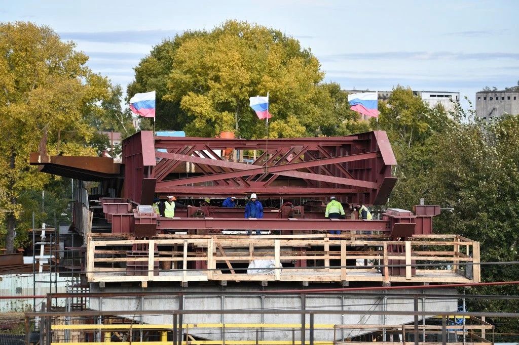 Губернатор дал старт надвижке пролётного строения на путепроводе через Транссиб в Белогорске Губернатор дал старт надвижке пролётного строения на путепроводе через Транссиб в Белогорске