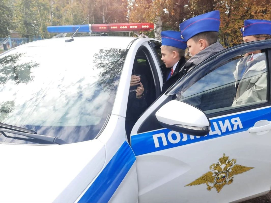 «Один день с полицией». Отряд ЮИД вместе с «Движением Первых» школы с. Тамбовка побывали на встрече с сотрудниками Госавтоинспекции «Один день с полицией». Отряд ЮИД вместе с «Движением Первых» школы с. Тамбовка побывали на встрече с сотрудниками Госавтоинспекции