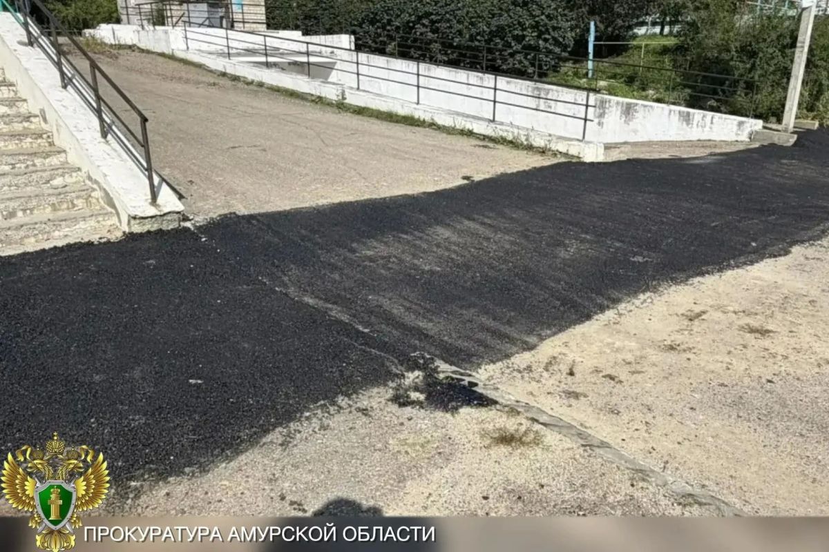В Благовещенском муниципальном округе после вмешательства прокуратуры восстановлен проезд между домами, разрушенный при замене теплосетей