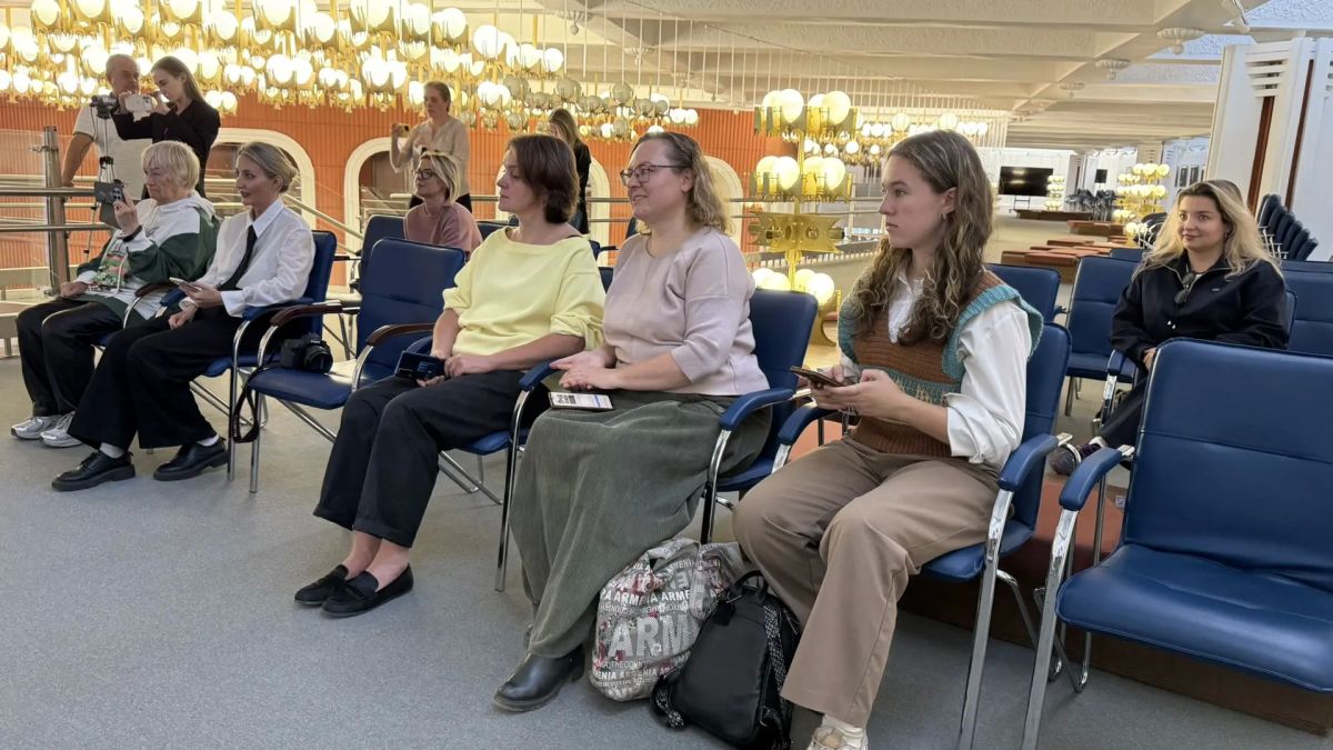 #Большие_гастроли. В преддверии первого гастрольного спектакля — «Миргачан, или Тайна Тунгусского метеорита» — в Ярославском государственном театре кукол состоялась пресс-конференция, посвящённая гастролям Амурского... #Большие_гастроли. В преддверии первого гастрольного спектакля — «Миргачан, или Тайна Тунгусского метеорита» — в Ярославском государственном театре кукол состоялась пресс-конференция, посвящённая гастролям Амурского...