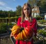 Амурская школьница вырастила один из 20 самых гигантских томатов в России