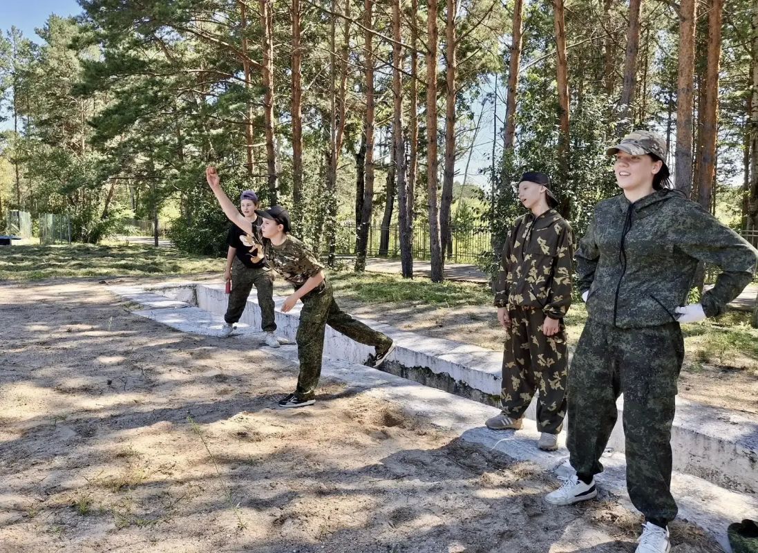 Школьницы в погонах из Благовещенска держат курс на Подмосковье Школьницы в погонах из Благовещенска держат курс на Подмосковье