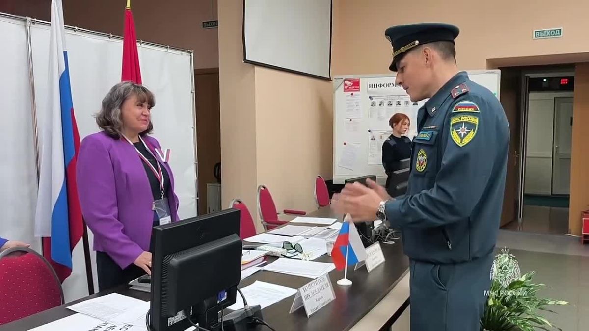 Сегодня утром сотрудники госпожнадзора МЧС Амурской области проверили противопожарное состояние избирательных участков Амурской области