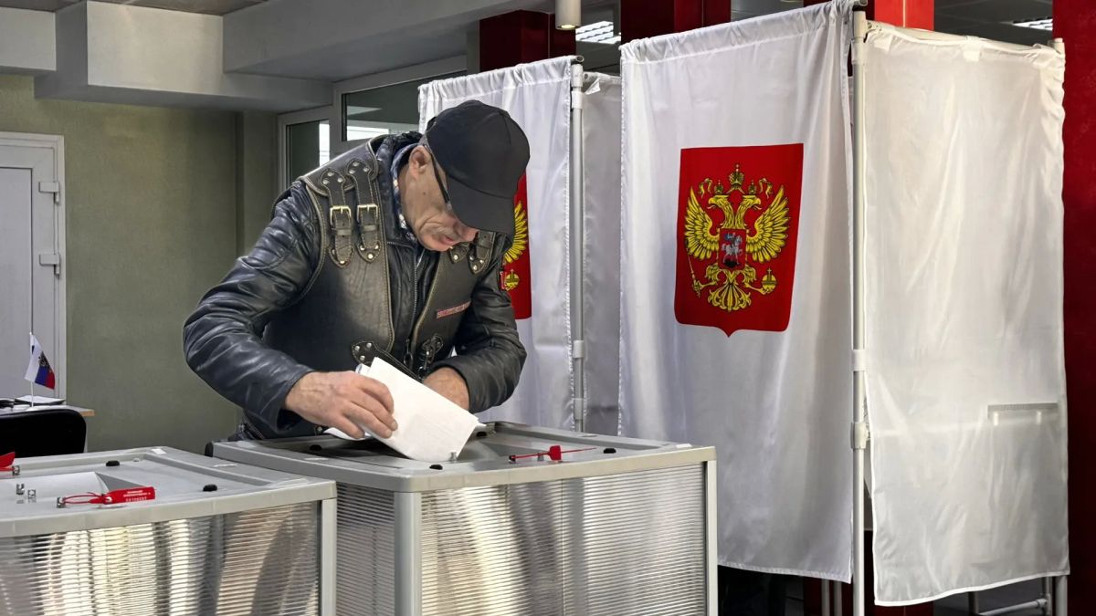 Избирательный участок в Благовещенске посетили «Ночные волки» Избирательный участок в Благовещенске посетили «Ночные волки»