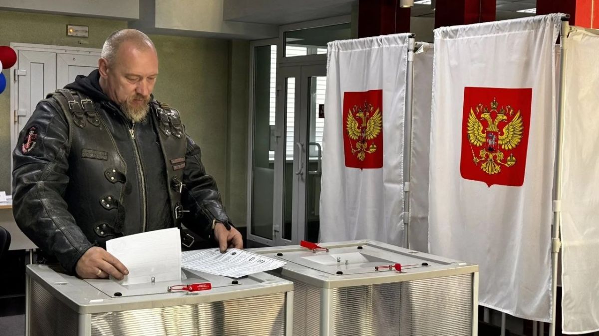 На выборы — на байке: в Благовещенске проголосовали участники мотоклуба «Ночные волки» На выборы — на байке: в Благовещенске проголосовали участники мотоклуба «Ночные волки»