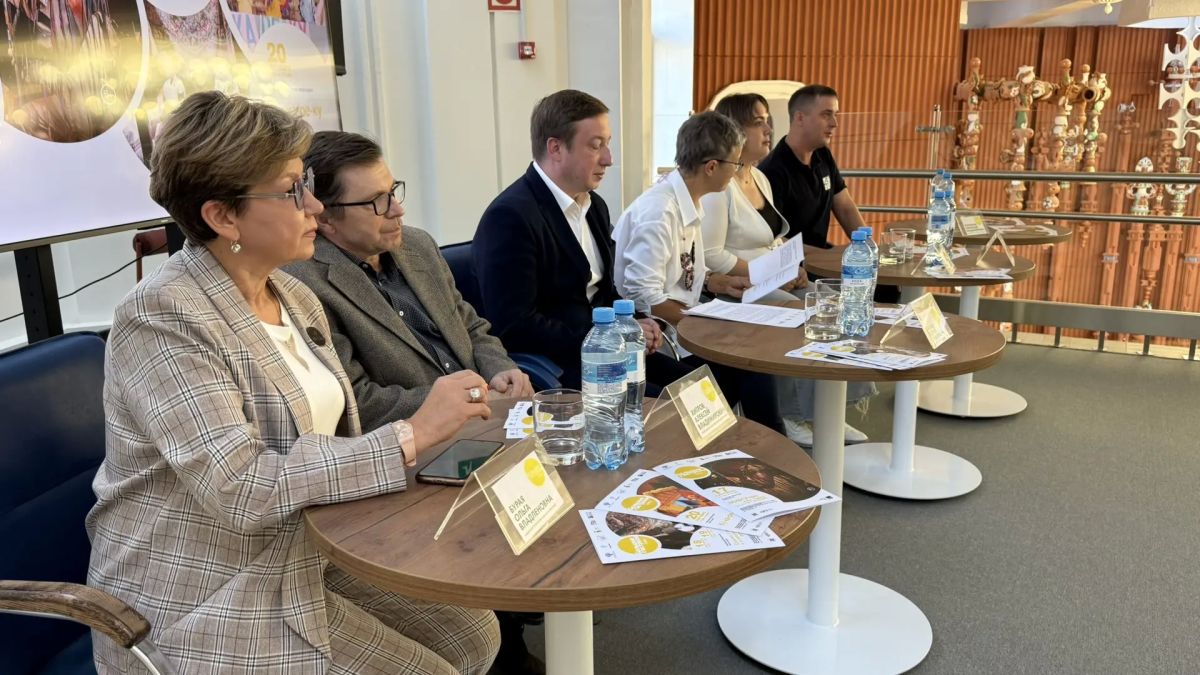 #Большие_гастроли. В преддверии первого гастрольного спектакля — «Миргачан, или Тайна Тунгусского метеорита» — в Ярославском государственном театре кукол состоялась пресс-конференция, посвящённая гастролям Амурского... #Большие_гастроли. В преддверии первого гастрольного спектакля — «Миргачан, или Тайна Тунгусского метеорита» — в Ярославском государственном театре кукол состоялась пресс-конференция, посвящённая гастролям Амурского...