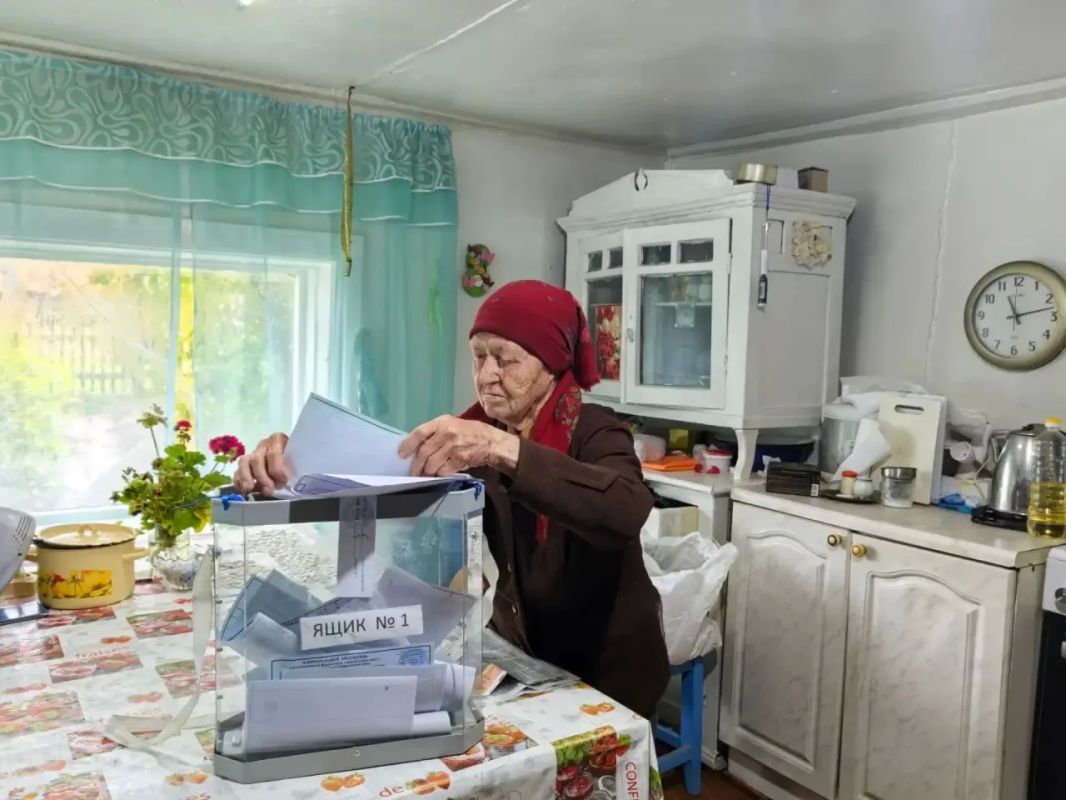 Амурская область голосует: публикуем явку и кадры с избирателями и комиссиями из разных точек региона Амурская область голосует: публикуем явку и кадры с избирателями и комиссиями из разных точек региона
