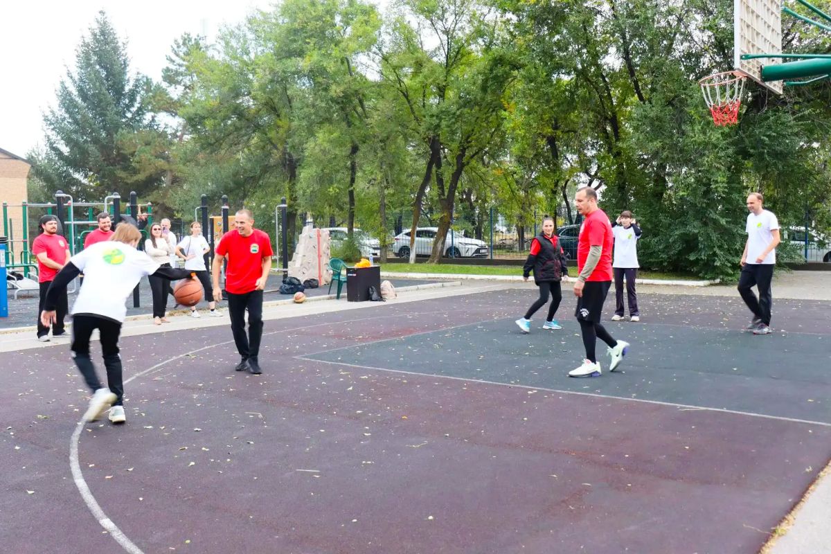 Команда министерства ЖКХ Амурской области и ГБУ АО «ДРКК» успешно выступила на спортивном фестивале «Осенний ДВИЖ», который проходил с 17 по 19 сентября Команда министерства ЖКХ Амурской области и ГБУ АО «ДРКК» успешно выступила на спортивном фестивале «Осенний ДВИЖ», который проходил с 17 по 19 сентября