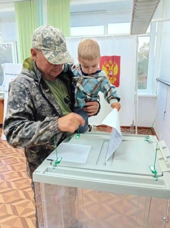 Амурская область голосует: публикуем явку и кадры с избирателями и комиссиями из разных точек региона Амурская область голосует: публикуем явку и кадры с избирателями и комиссиями из разных точек региона