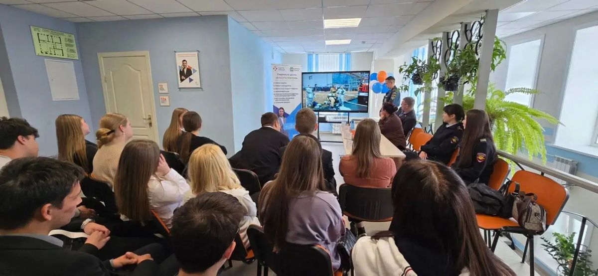 Моя профессия – мой путь. В зейском кадровом центре «Работа России» прошла профориентационная встреча для старшеклассников Моя профессия – мой путь. В зейском кадровом центре «Работа России» прошла профориентационная встреча для старшеклассников