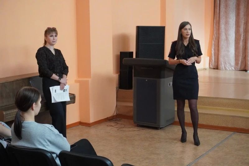 Осторожно, дроппер! В Амурском педколледже прошла профилактическая беседа со студентами-первокурсниками Осторожно, дроппер! В Амурском педколледже прошла профилактическая беседа со студентами-первокурсниками