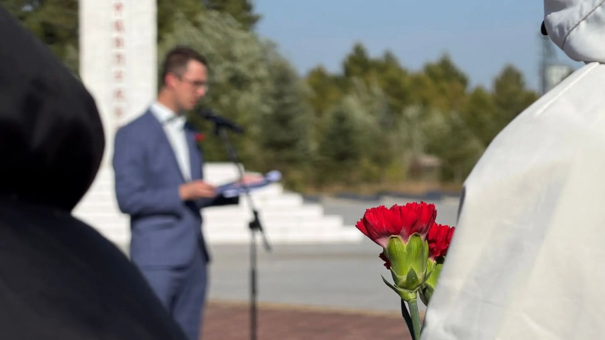 Школьники Приамурья прошли патриотическим маршрутом по местам боёв 1945 года в Китае Школьники Приамурья прошли патриотическим маршрутом по местам боёв 1945 года в Китае