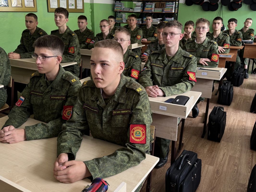 В Амурском кадетском корпусе продолжаются занятия для учащихся профильных классов Следственного комитета В Амурском кадетском корпусе продолжаются занятия для учащихся профильных классов Следственного комитета