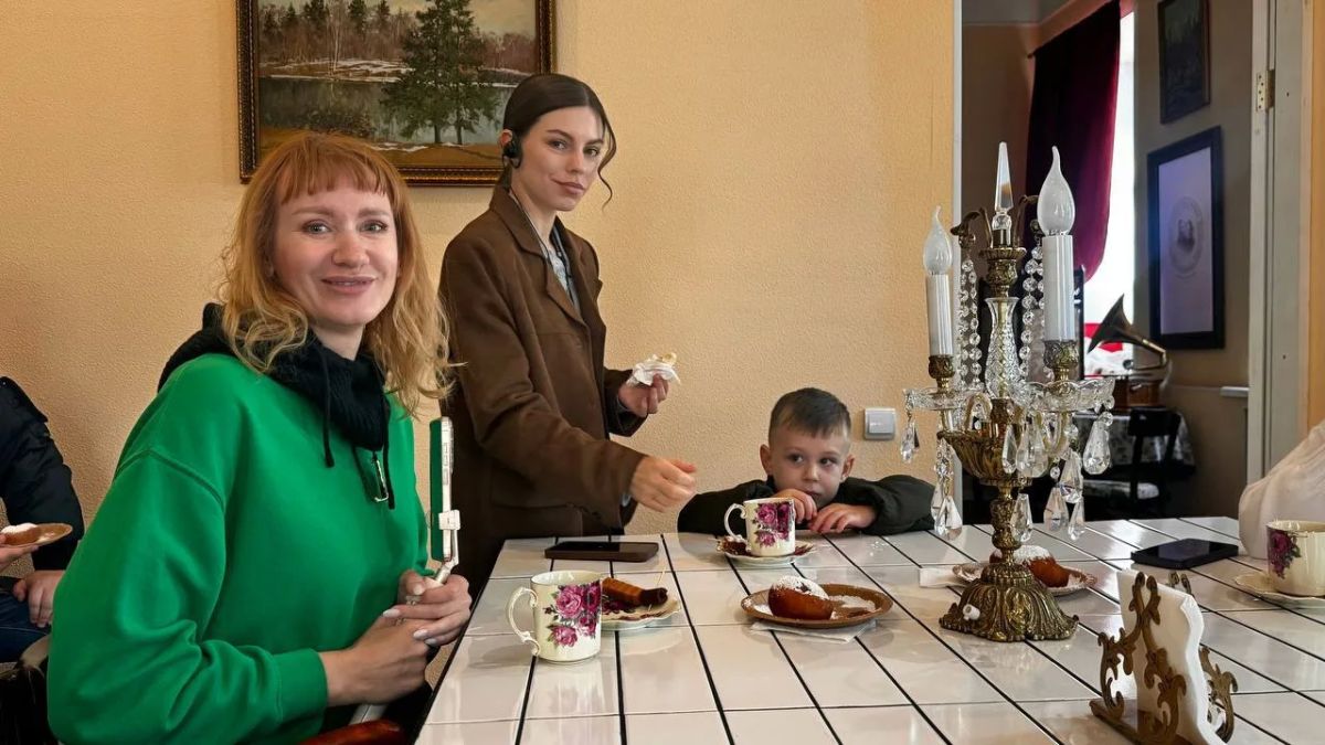 Сегодня День туризма!. По случаю, в столице Приамурья презентовали гастроэкскурсию «Путь хлеба» Первыми по вкусному маршруту проехали блогеры, которых собрало Агентство гостеприимства Амурской области Сегодня День туризма!. По случаю, в столице Приамурья презентовали гастроэкскурсию «Путь хлеба» Первыми по вкусному маршруту проехали блогеры, которых собрало Агентство гостеприимства Амурской области