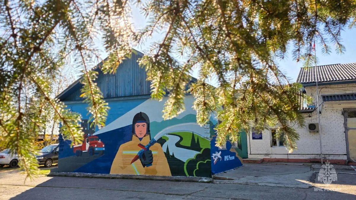 Зейский мурал пожарным-спасателям Зейский мурал пожарным-спасателям