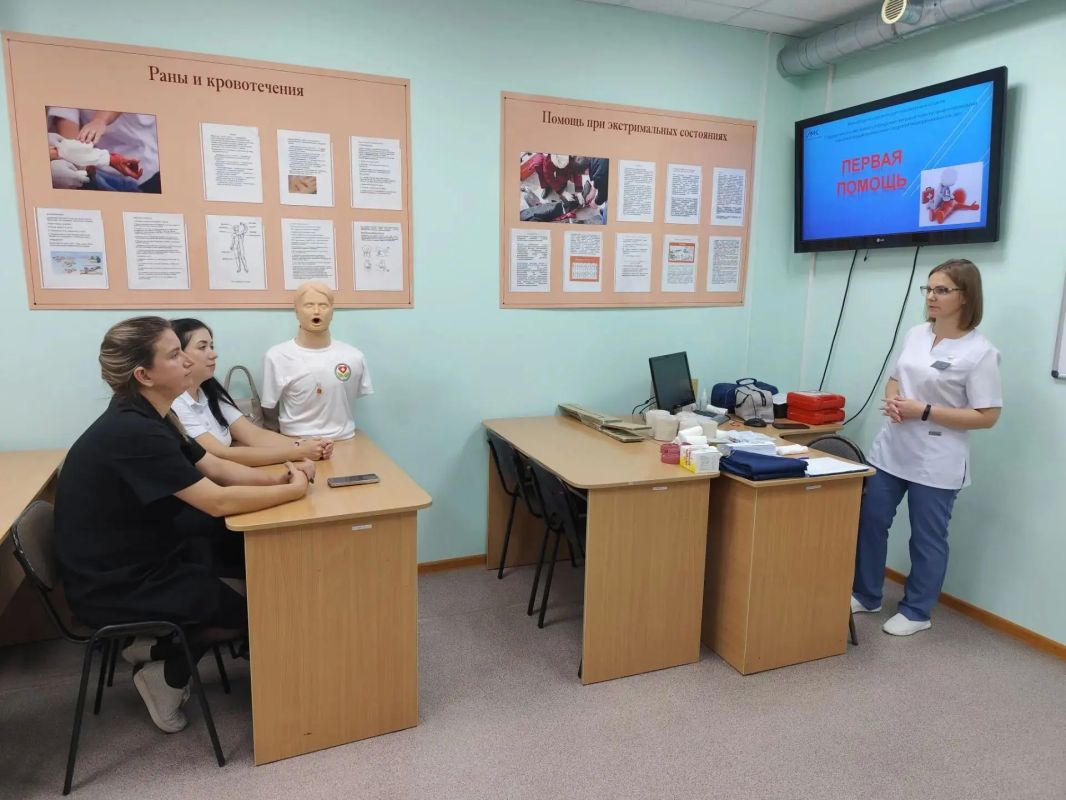 Не просто теория: сотрудники амурского Минобрнауки учились оказывать первую помощь Не просто теория: сотрудники амурского Минобрнауки учились оказывать первую помощь