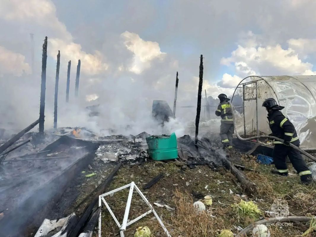 #СобытияМЧС28. В Амурской области за прошедшие сутки Потушено 3 пожара, на 1 из них привлекались силы и средства МЧС России: на станции Берея Шимановского МО по ул. Пушкина горели жилой дом и летняя кухня с верандами, а... #СобытияМЧС28. В Амурской области за прошедшие сутки Потушено 3 пожара, на 1 из них привлекались силы и средства МЧС России: на станции Берея Шимановского МО по ул. Пушкина горели жилой дом и летняя кухня с верандами, а...