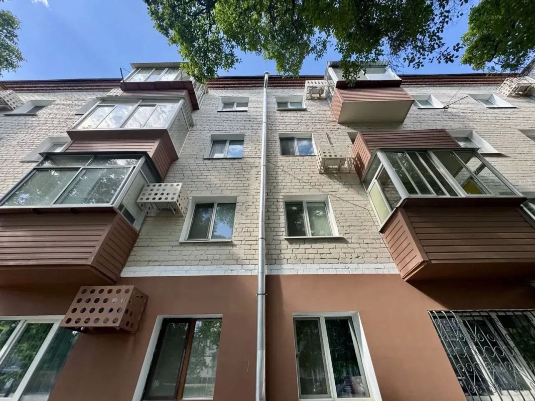 Продолжаем приводить внешний вид многоквартирных домов и зданий города к единому стилю Продолжаем приводить внешний вид многоквартирных домов и зданий города к единому стилю