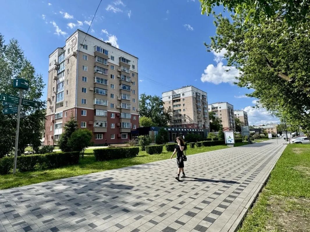 Продолжаем приводить внешний вид многоквартирных домов и зданий города к единому стилю Продолжаем приводить внешний вид многоквартирных домов и зданий города к единому стилю