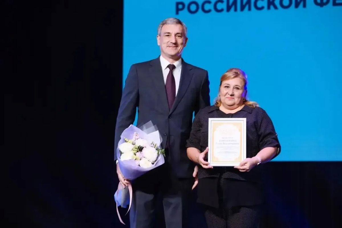 Василий Орлов наградил лучших педагогов Приамурья Василий Орлов наградил лучших педагогов Приамурья