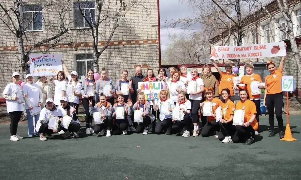 Олег Имамеев: Дорогие педагоги Благовещенска! Поздравляю вас с Днём учителя! Сегодня в школах, детских садах и учреждениях дополнительного образования нашего города трудятся почти две с половиной тысячи педагогов Олег Имамеев: Дорогие педагоги Благовещенска! Поздравляю вас с Днём учителя! Сегодня в школах, детских садах и учреждениях дополнительного образования нашего города трудятся почти две с половиной тысячи педагогов