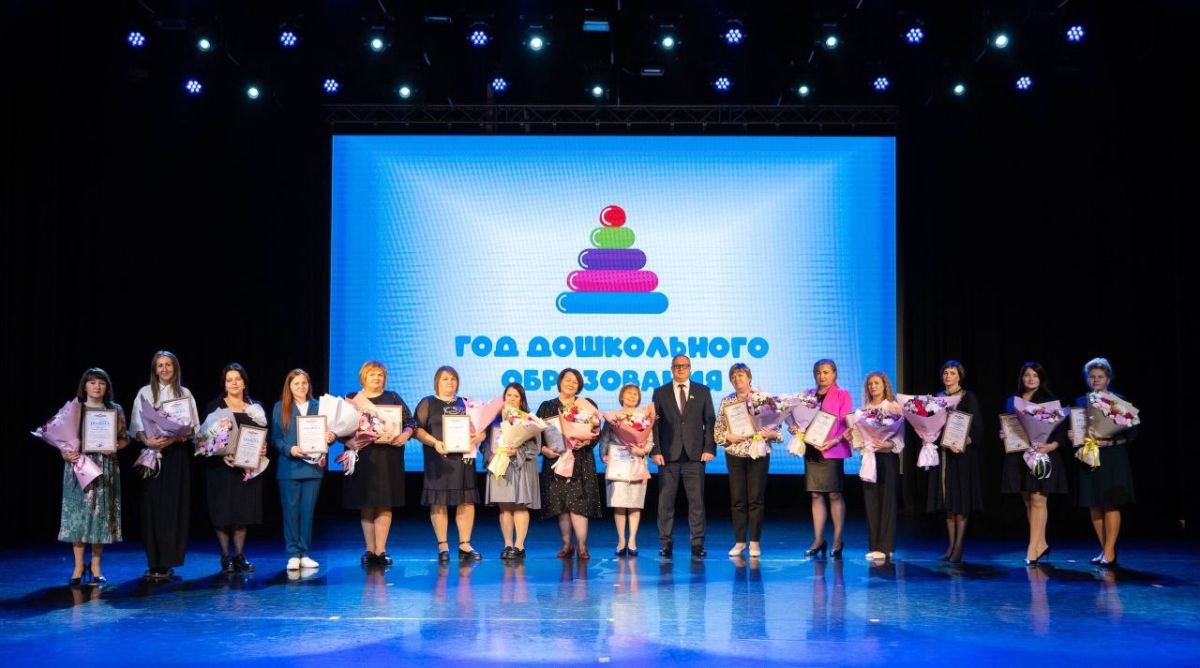 Депутаты Законодательного Собрания Амурской области поздравили учителей Депутаты Законодательного Собрания Амурской области поздравили учителей