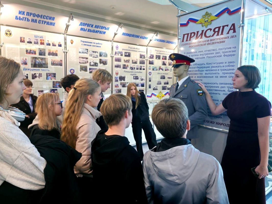 В преддверии дня образования уголовного розыска полицейские рассказали о своей работе школьникам В преддверии дня образования уголовного розыска полицейские рассказали о своей работе школьникам