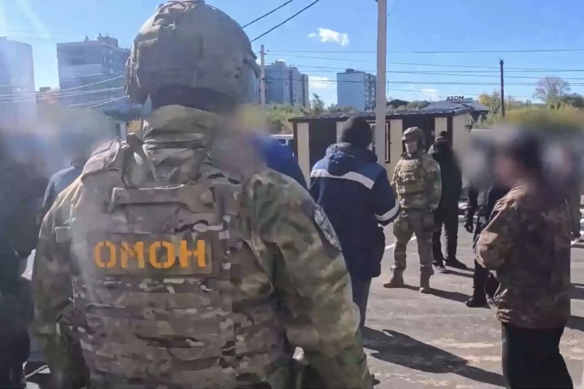 В Хабаровске сотрудники ОМОН оказали содействие при проверке иностранных граждан, незаконно осуществляющих трудовую деятельность