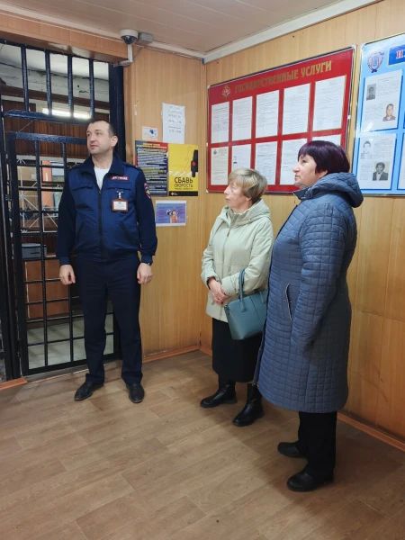 Общественники проверили работу подразделений полиции в Октябрьском и Ромненском округах Общественники проверили работу подразделений полиции в Октябрьском и Ромненском округах