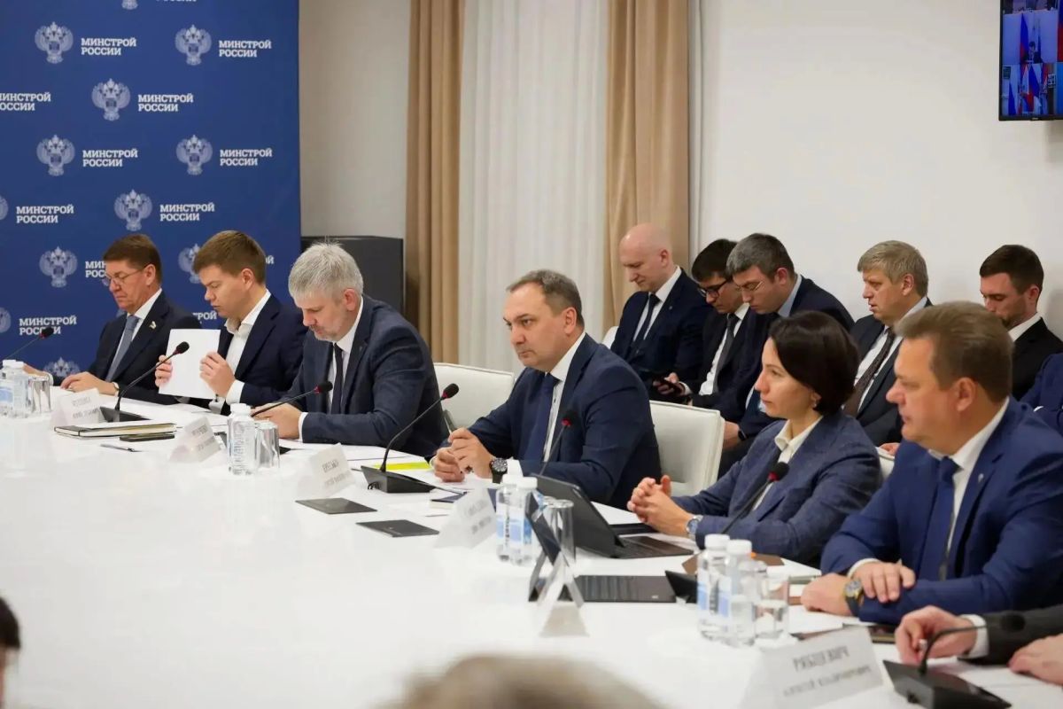 Глава Минстроя России Ирек Файзуллин провел еженедельное совещание с регионами Глава Минстроя России Ирек Файзуллин провел еженедельное совещание с регионами