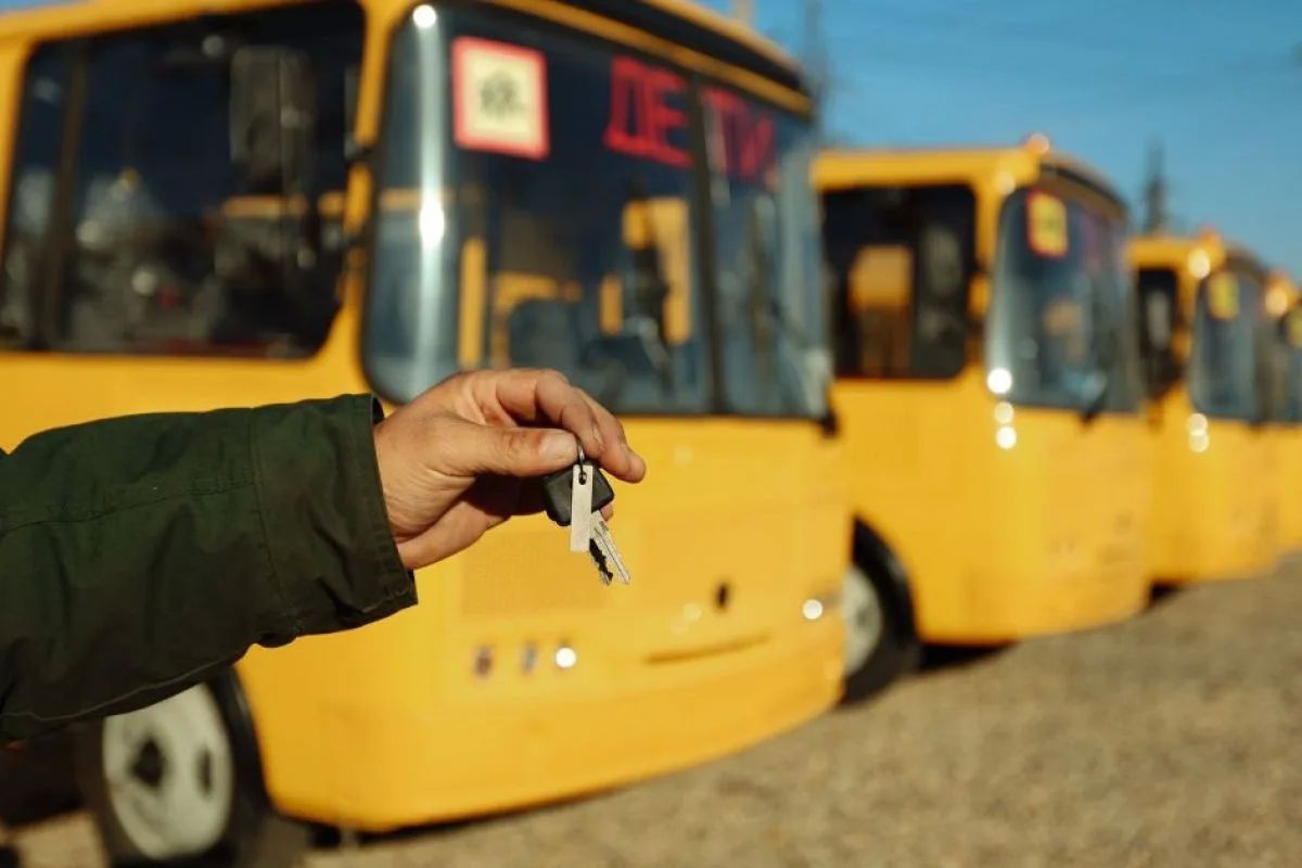 В амурские муниципалитеты начали поступать новые школьные автобусы