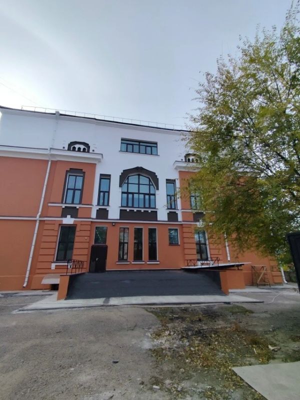 Представители инспекции по охране культурного наследия Амурской области – начальник ведомства Алексей Лохов и руководитель службы госконтроля и надзора Евгения Маслюк – посетили здание бывшего училища памяти Отечественной... Представители инспекции по охране культурного наследия Амурской области – начальник ведомства Алексей Лохов и руководитель службы госконтроля и надзора Евгения Маслюк – посетили здание бывшего училища памяти Отечественной...