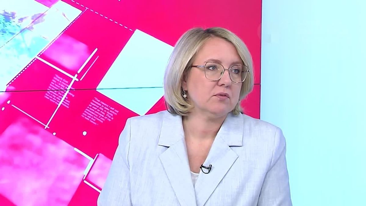 Министр проектного управления и кадровой политики Алина Артёменко и Артур Давлиев, выпускник программы "Кадры решают", рассказали о стажировке на Амурском областном телевидении
