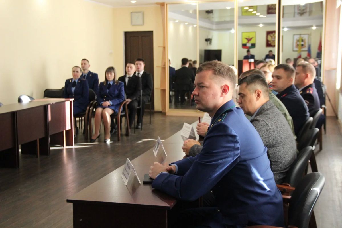 Прокурор Амурской области Андрей Мондохонов представил вновь назначенного прокурора Сковородинского района Прокурор Амурской области Андрей Мондохонов представил вновь назначенного прокурора Сковородинского района